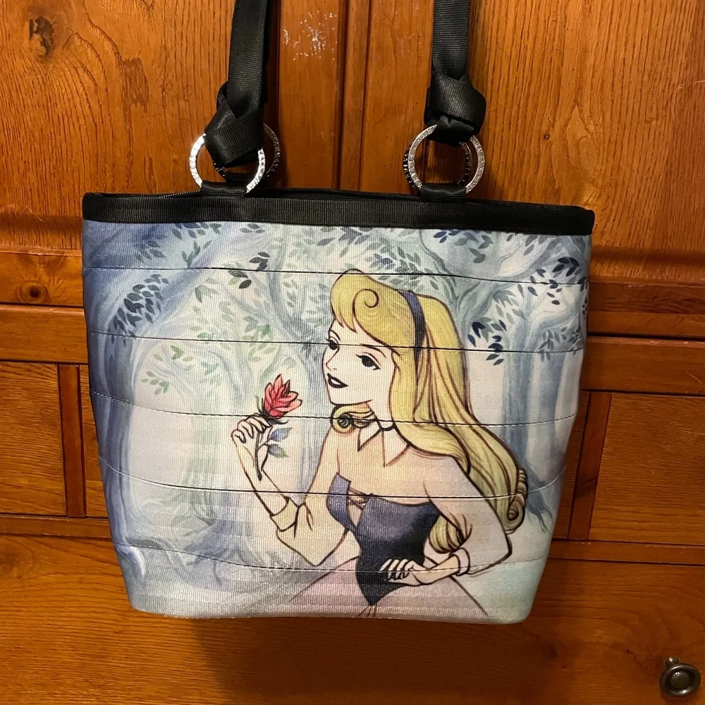 Disney Harvey’s seatbelt bag good vs evil - Picture 2 of 6